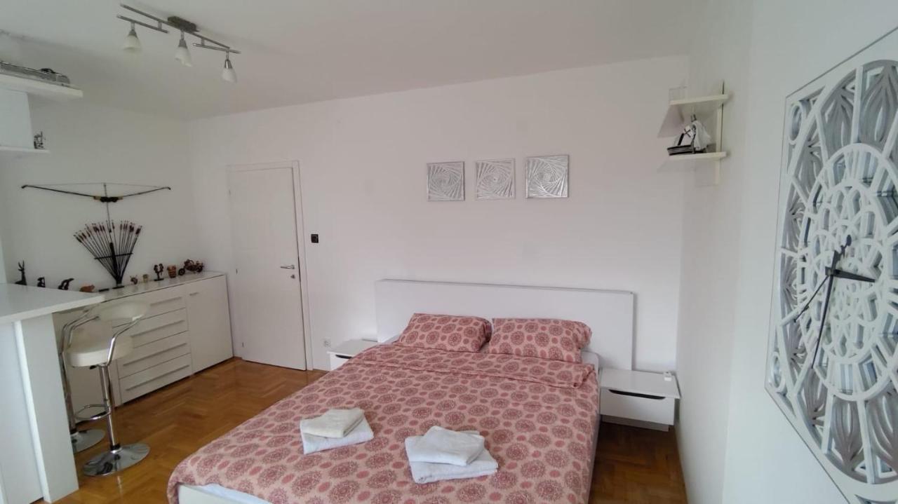 Poesia Apartment Novi Sad Luaran gambar