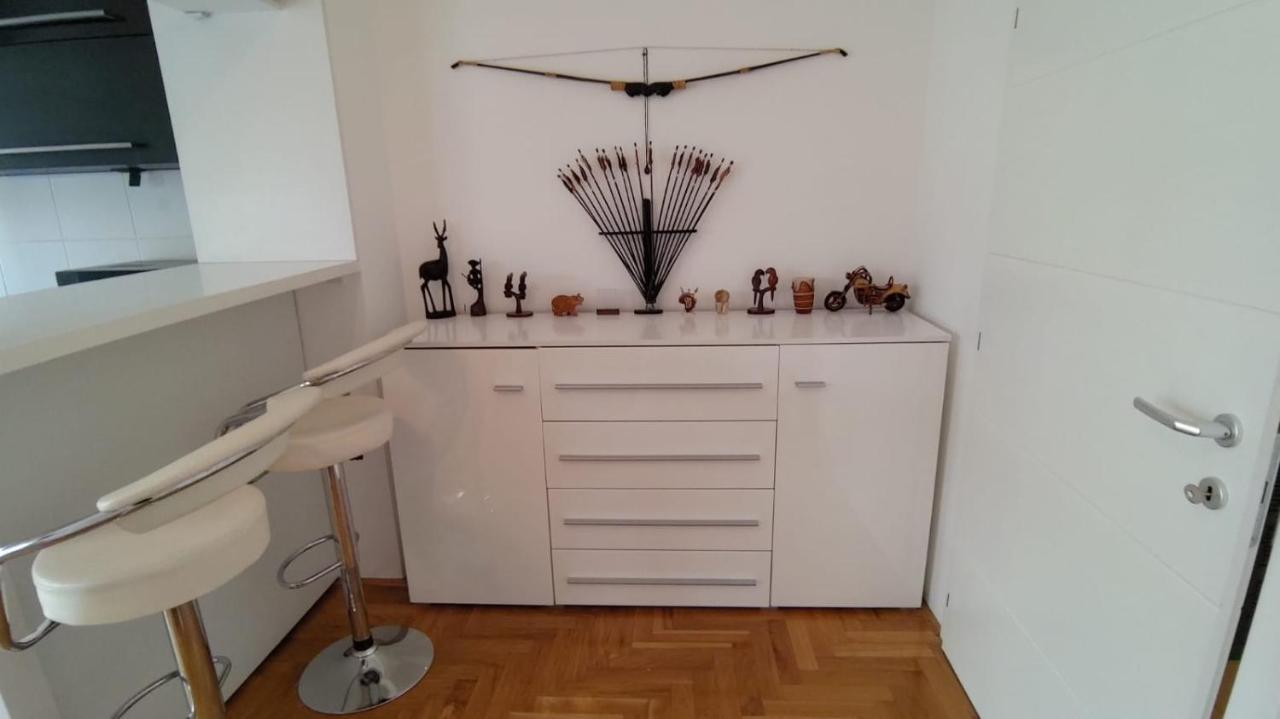 Poesia Apartment Novi Sad Luaran gambar